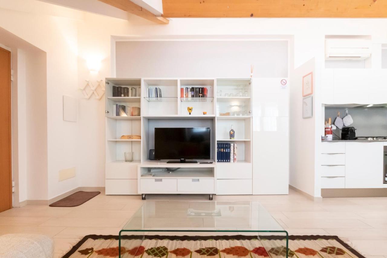 Apartmán Mansarda Cola Milán Exteriér fotografie