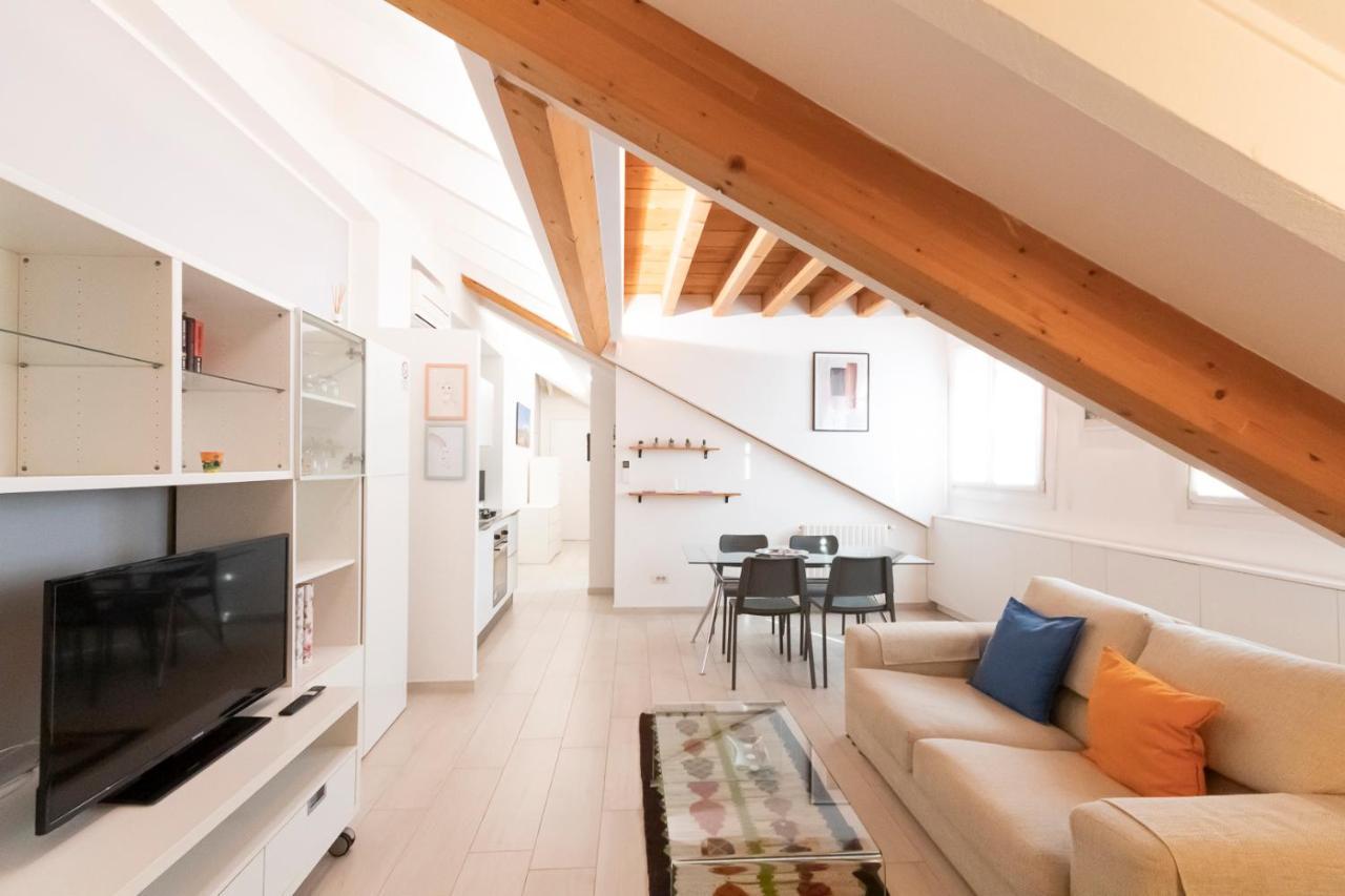 Apartmán Mansarda Cola Milán Exteriér fotografie